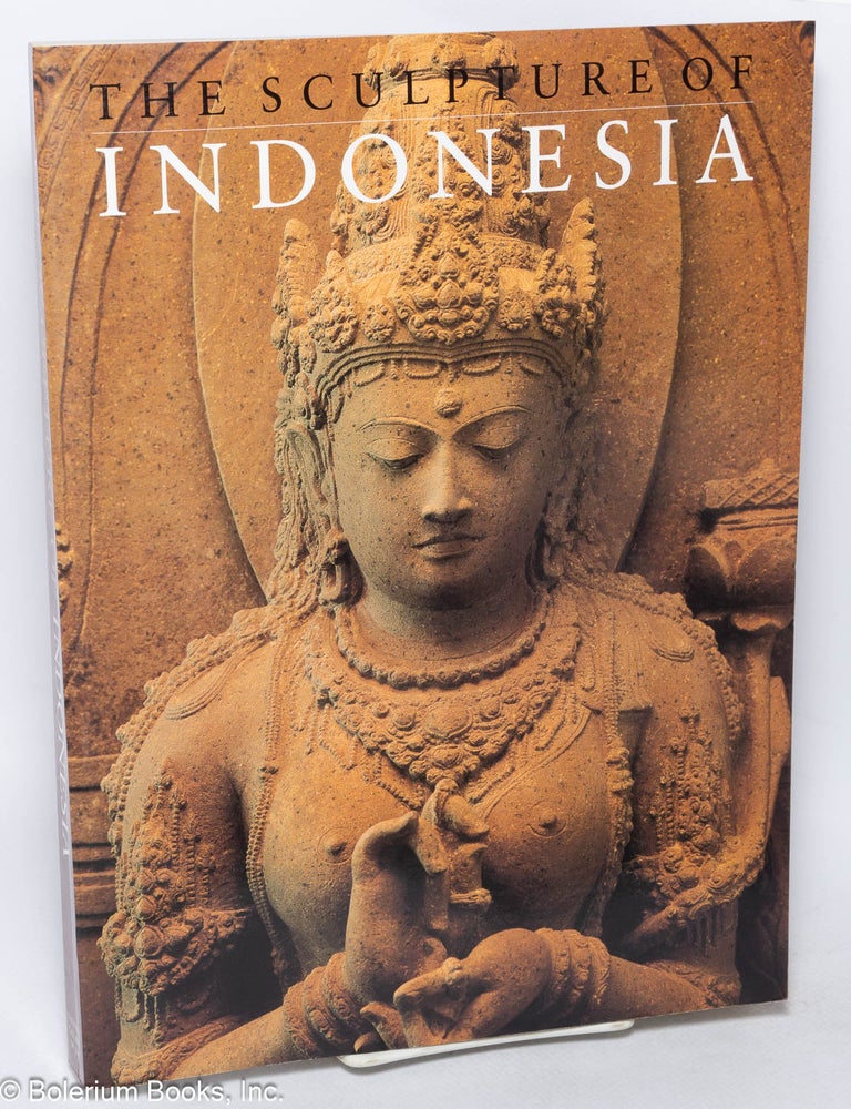 Cat.No: 173770 The sculpture of Indonesia with essays by R. Soekmono, Edi Sedyawati. Jan Fontein.