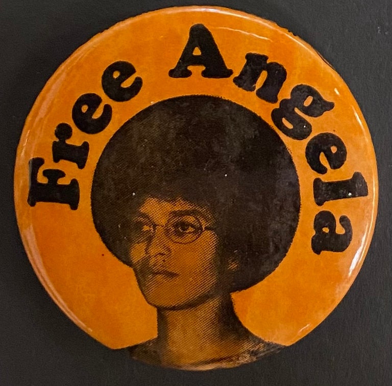 Cat.No: 193818 Free Angela [pinback button]. Angela Davis.