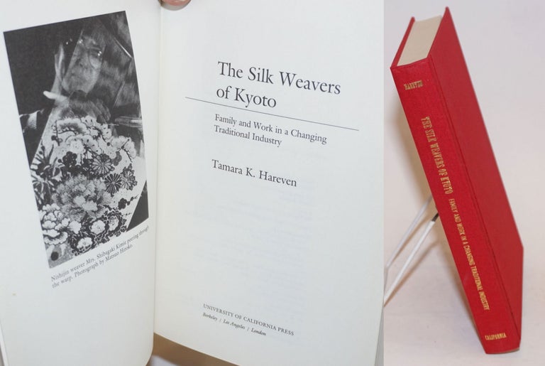 Cat.No: 234702 The Silk Weavers of Kyoto. Tamara K. Hareven.