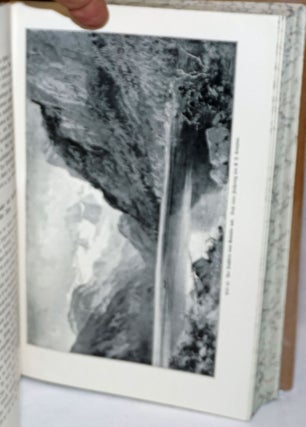 Die Hochgebirge de Erde. Mit Titelbild in Farbendruck, 148 Abbildungen und 15 Karten.