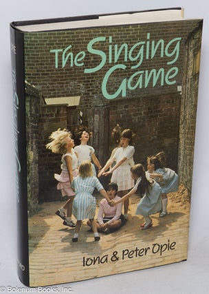 Cat.No: 317949 The Singing Game. Iona Opie, Peter