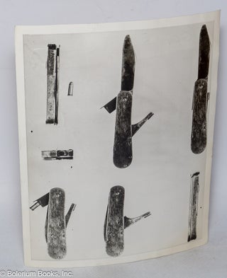 Cat.No: 319073 [Newswire press photo of a firearm concealed in a pocket knife