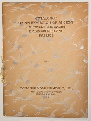 Cat.No: 334601 Catalog of an exhibition of ancient Japanese brocades, embroideries and...
