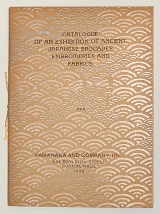 Cat.No: 334602 Catalog of an exhibition of ancient Japanese brocades, embroideries and...