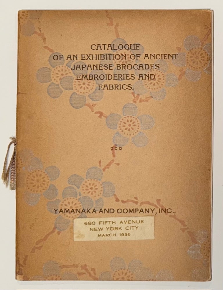 Cat.No: 334603 Catalog of an exhibition of ancient Japanese brocades, embroideries and fabrics