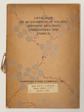 Cat.No: 334603 Catalog of an exhibition of ancient Japanese brocades, embroideries and...