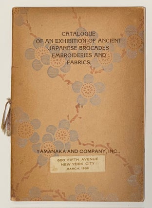 Cat.No: 334603 Catalog of an exhibition of ancient Japanese brocades, embroideries and...