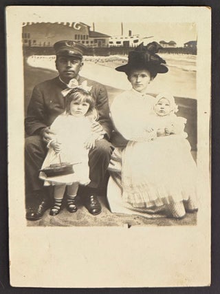 Cat.No: 349054 [Family Photo Postcard