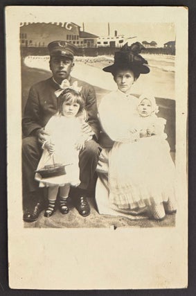 Cat.No: 349054 [Family Photo Postcard