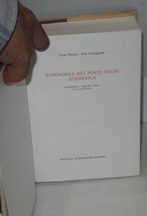 Antologia dei poeti negri d'America; introduzione e appendice critica di Leone Piccioni